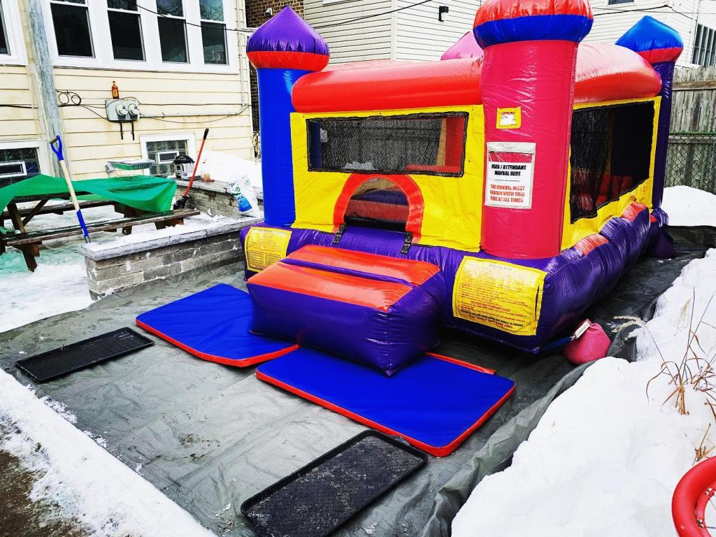 Table rentals in Chicago